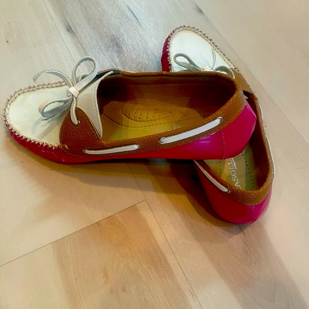 Rascolli pink & white faux leather boat shoes. Size 8.5 NWOT Pink Preppy